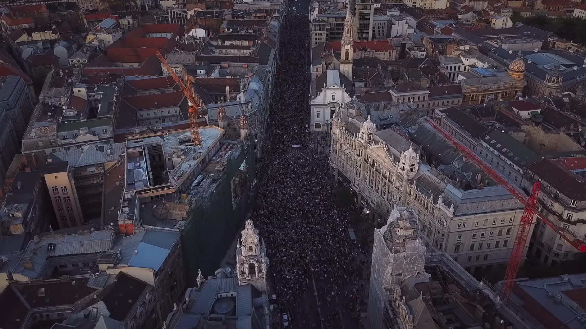 Volt demonstráció Budapesten és az Alpokban is